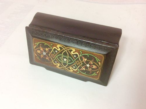 19TH CENTURY DECORATED PAPIERMCH TABLE SNUFF BOX - ADDITIONAL PHOTO 1