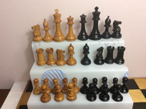 Large 19th Century Staunton Box Wood & Ebony Weighted Chess Set in Mahogany Box.