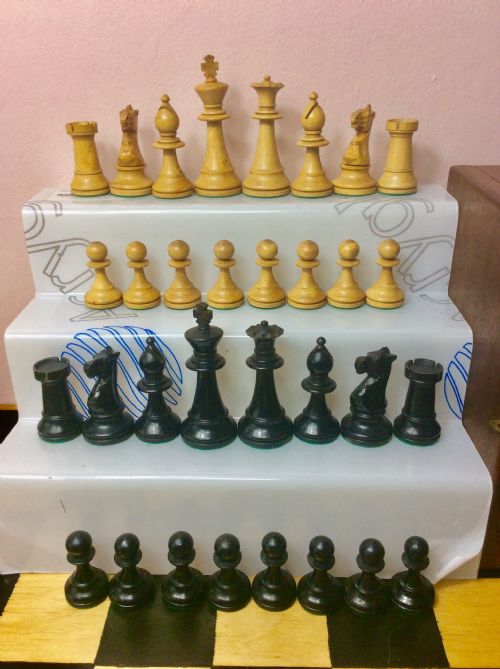 Staunton Style Lead Weighted Box Wood & Ebony Chess Set
