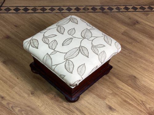 VICTORIAN MAHOGANY UPHOLSTERED SQUARE FOOTSTOOL - ADDITIONAL PHOTO 1