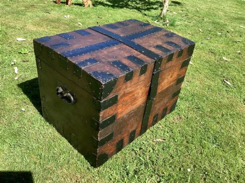 OAK AND METAL BOUND SILVER CHEST 19TH CENTURY - ADDITIONAL PHOTO 2