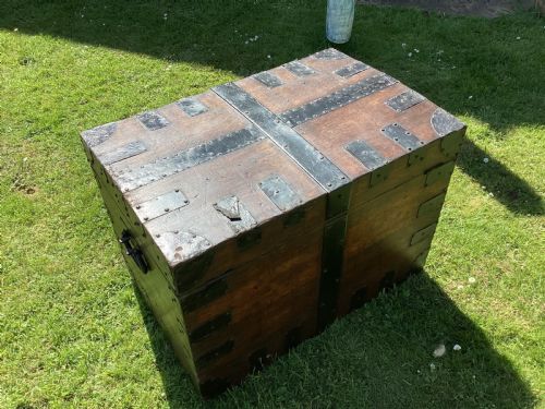 OAK AND METAL BOUND SILVER CHEST 19TH CENTURY - ADDITIONAL PHOTO 11