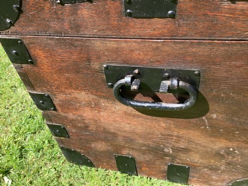OAK AND METAL BOUND SILVER CHEST 19TH CENTURY - ADDITIONAL PHOTO 12