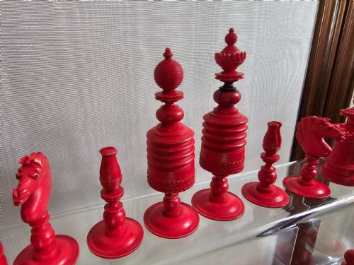 19TH C FINE CARVED BONE CHESS SET WITH BOX - ADDITIONAL PHOTO 9
