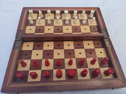 Chess Set Bone Mahogany Travelling Whittington Pattern