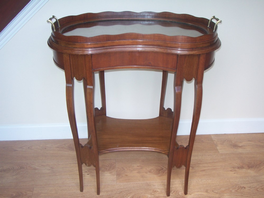 EDWARDIAN MAHOGANY TEA TABLE WITH TRAY TOP
