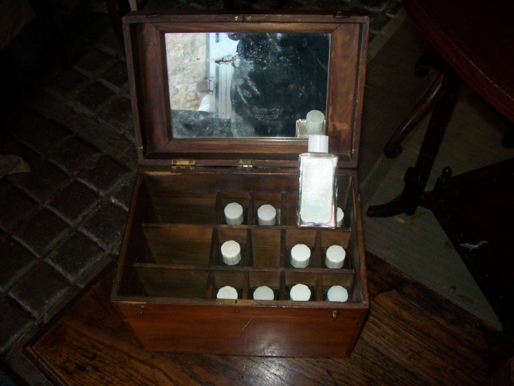 19th CENTURT APOTHECARY OR MEDICINE CHEST