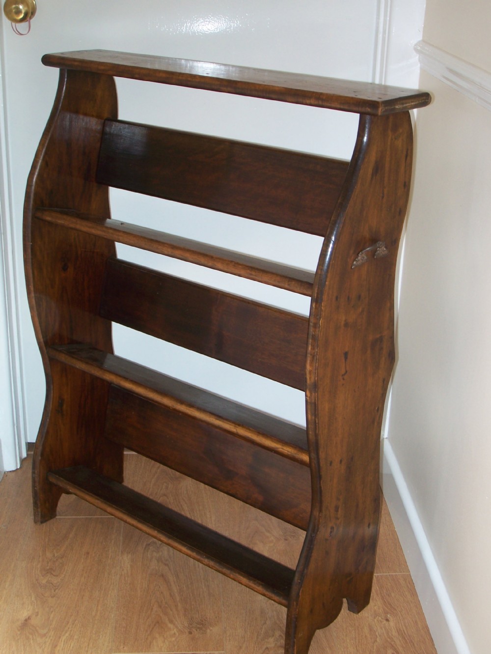 FLOOR STANDING BOOKSHELVES