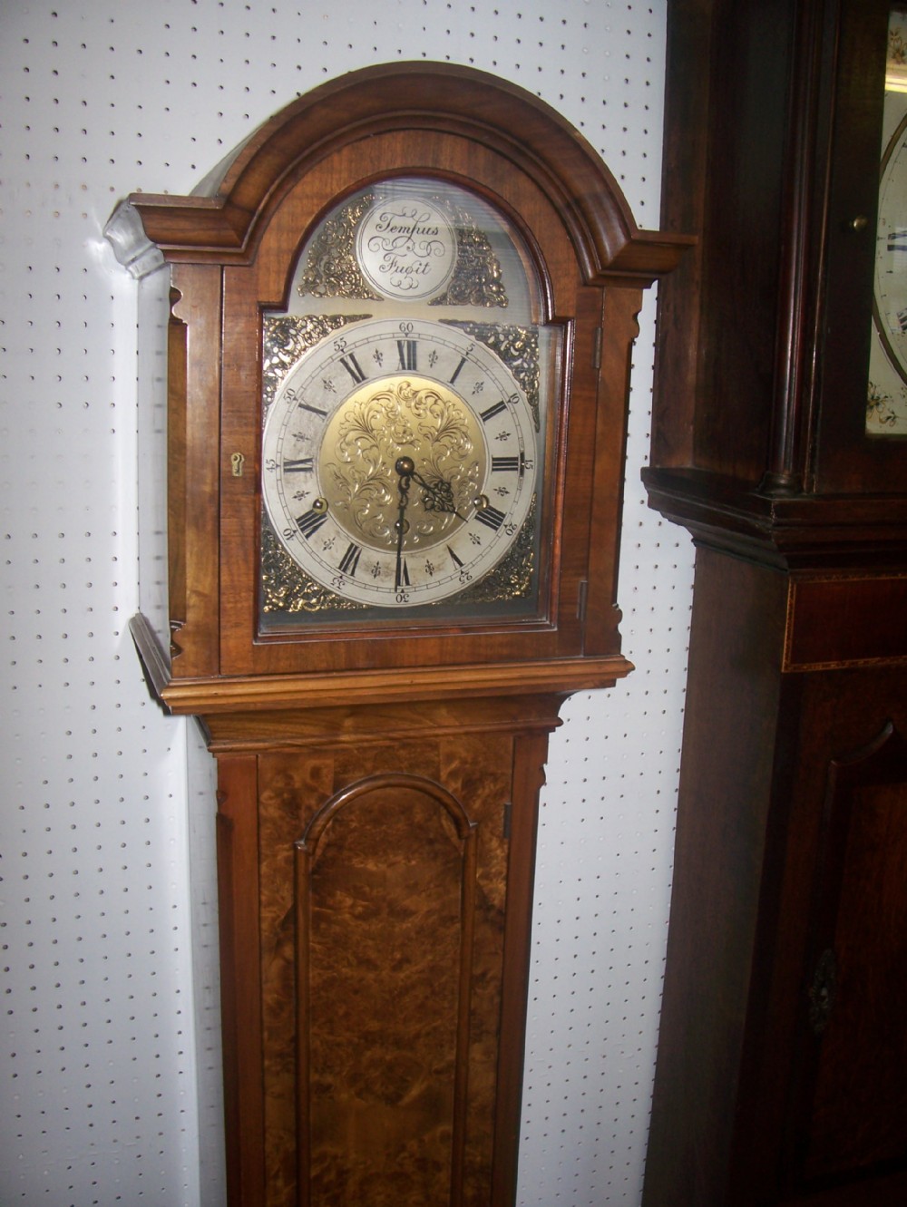STUNNINGLY BEAUTIFUL BURR WALNUT 1920/30s ENGLISH PERIVALE GRANDMOTHER CLOCK WITH WESTMINSTER CHIMES