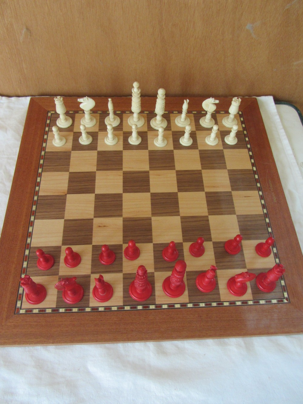 19TH CENTURY BONE CHESS SET