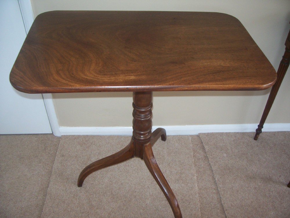 GEORGIAN MAHOGANY TILT TOP OCCASIONAL TABLE