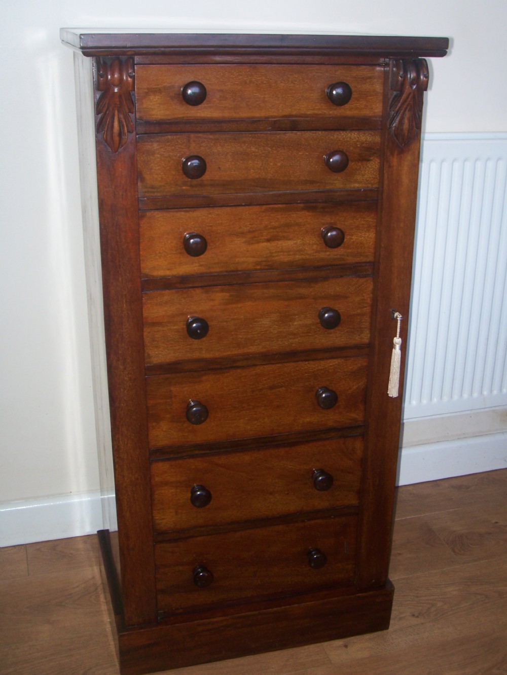 VICTORIAN MAHOGANY WELLINGTON CHEST