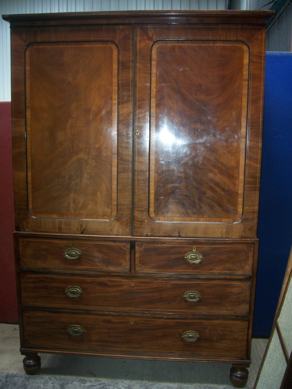 REGENCY MAHOGANY ANTIQUE LINEN PRESS