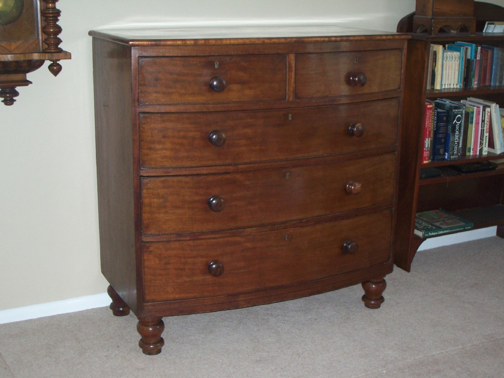 EARLY VICTORIAN BOW FRONT CHEST OF DRAWERS