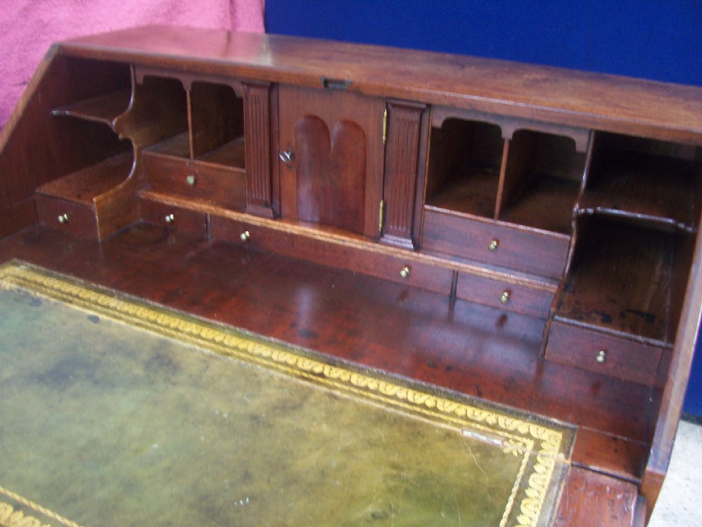 18TH CENTURY GEORGIAN MAHOGANY BUREAU