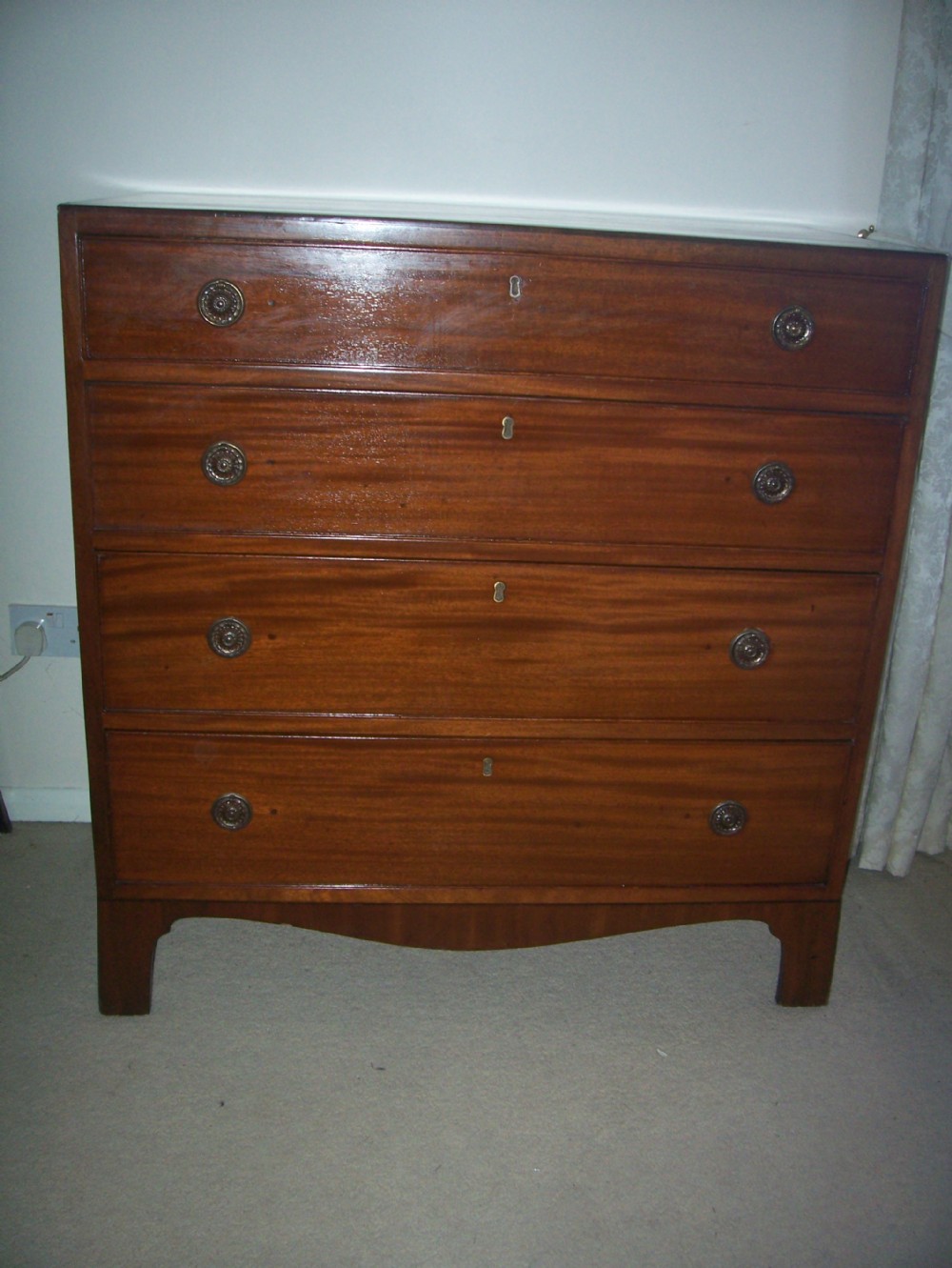 ANTIQUE MAHOGANY CHEST OF DRAWERS