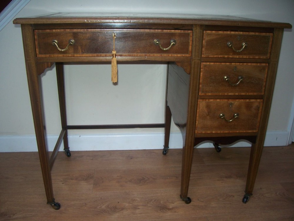 Edwardian mahogany ladies writing desk or table