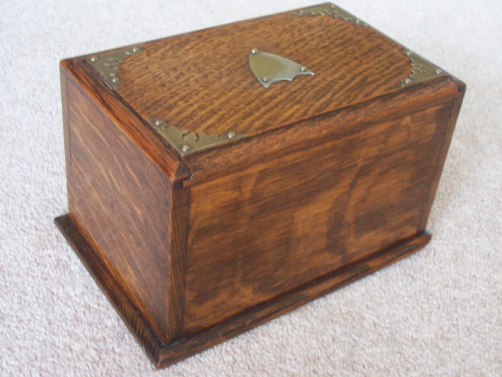 Victorian oak cigar box  View VII