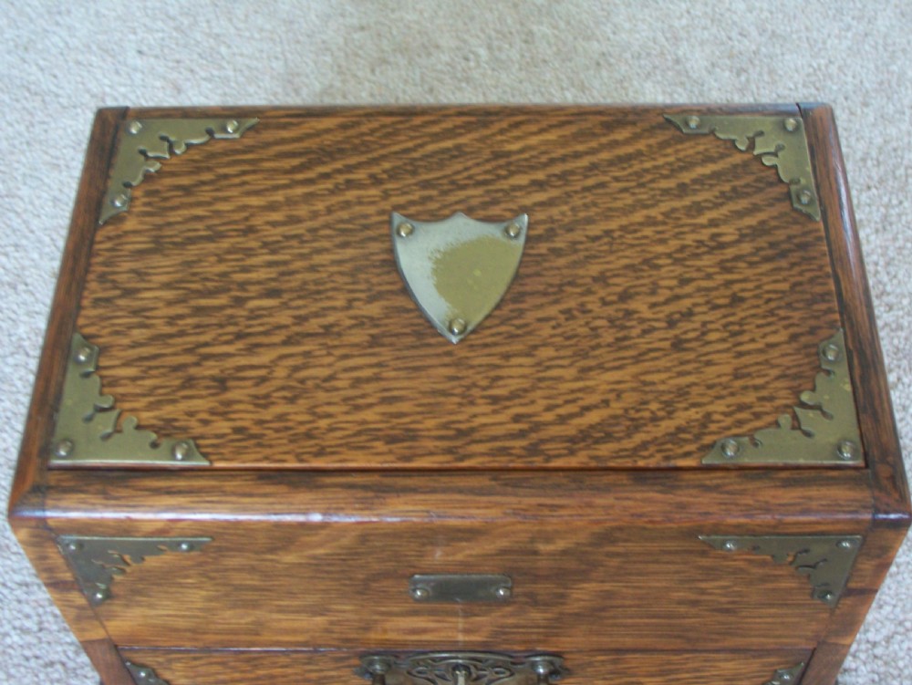 Victorian oak cigar box  View VIII