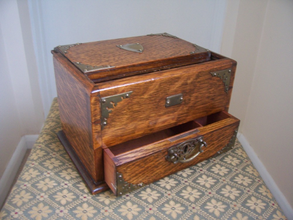 Victorian oak cigar box 