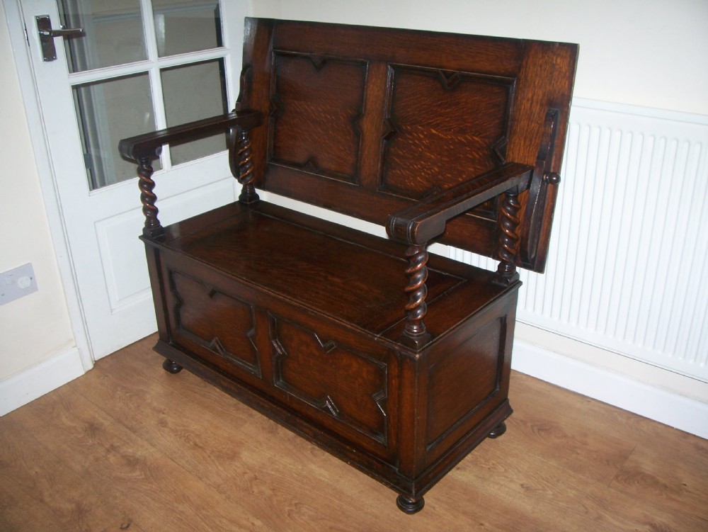 Oak monks bench settle