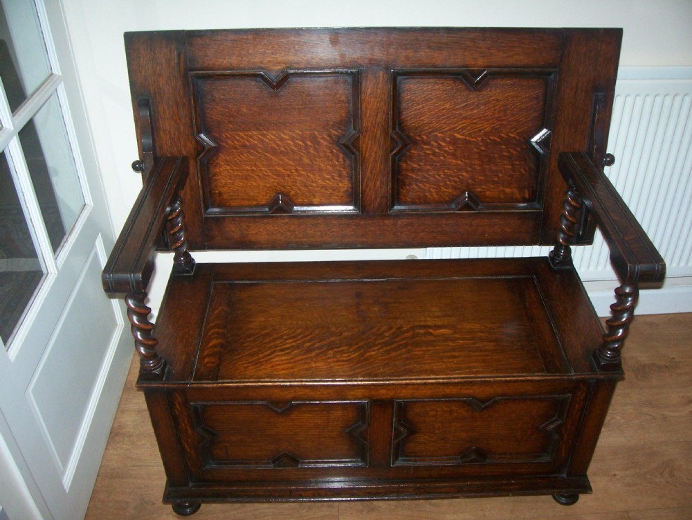 Oak monks bench settle View III