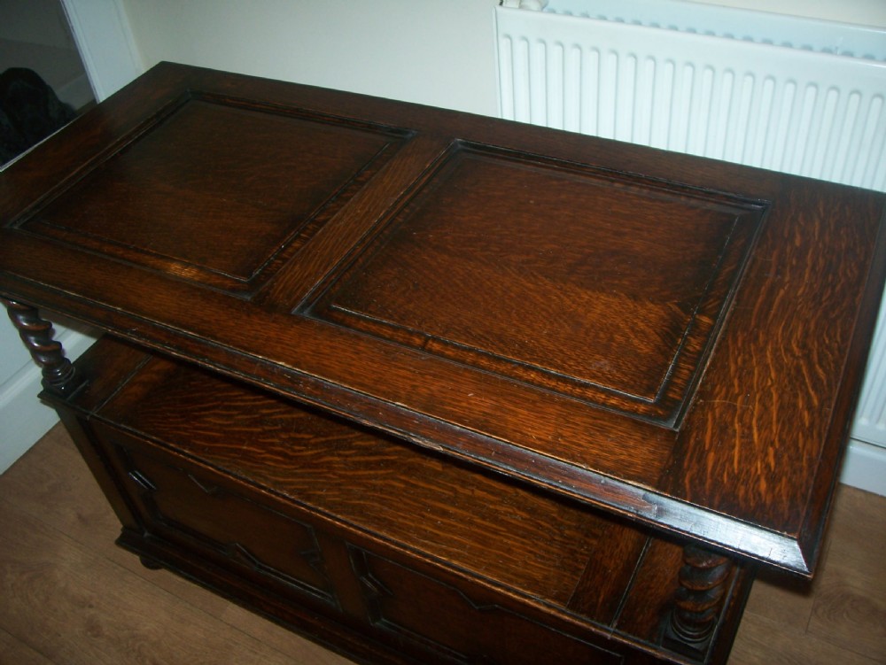 Oak monks bench settle View VI