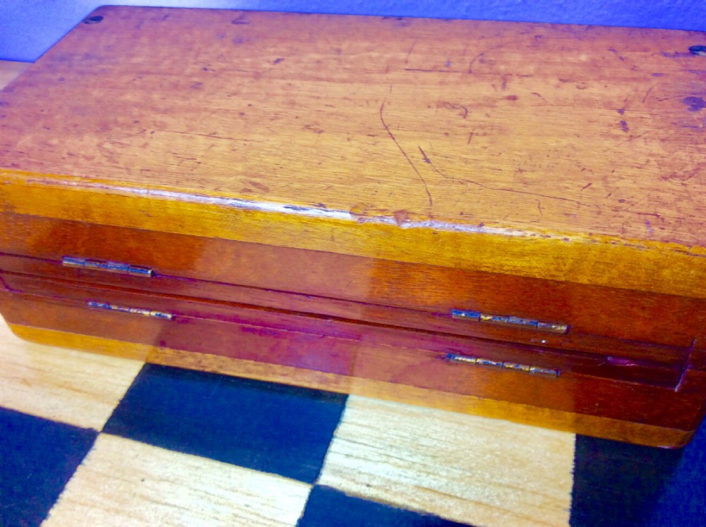 Jaques Style Mahogany Travelling Box/Board and Miniature Bone Chess Set View XII