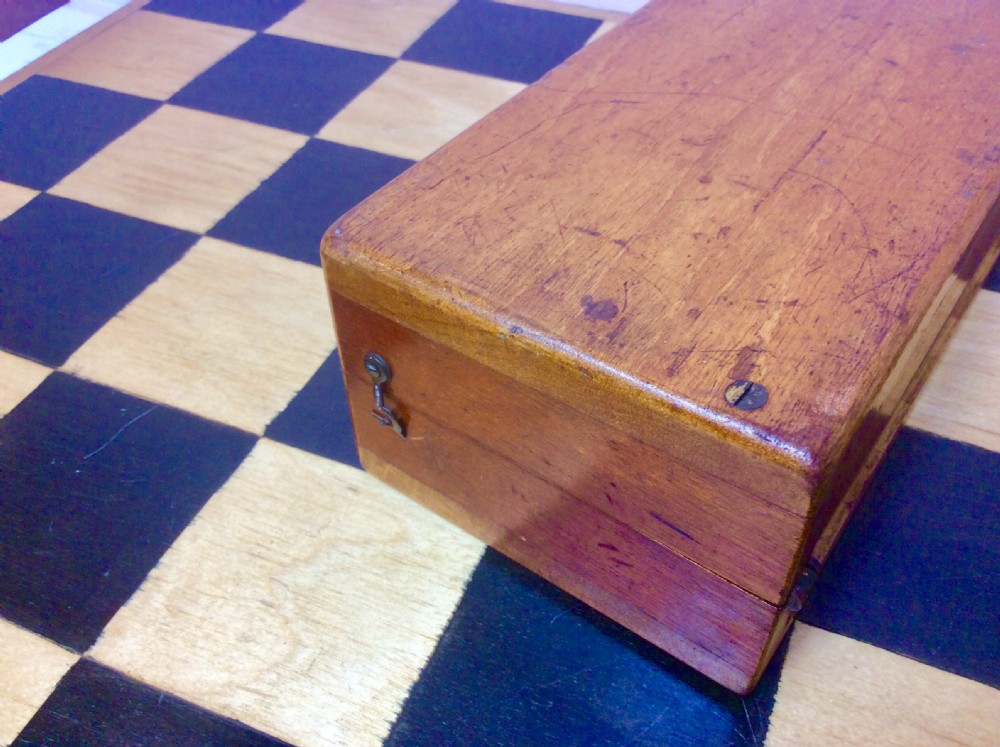 Jaques Style Mahogany Travelling Box/Board and Miniature Bone Chess Set View XIII
