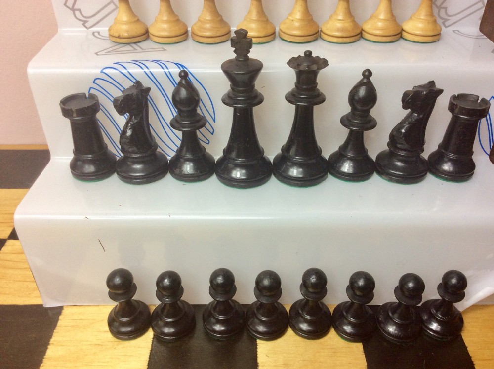 Staunton Style Lead Weighted Box Wood & Ebony Chess Set View III
