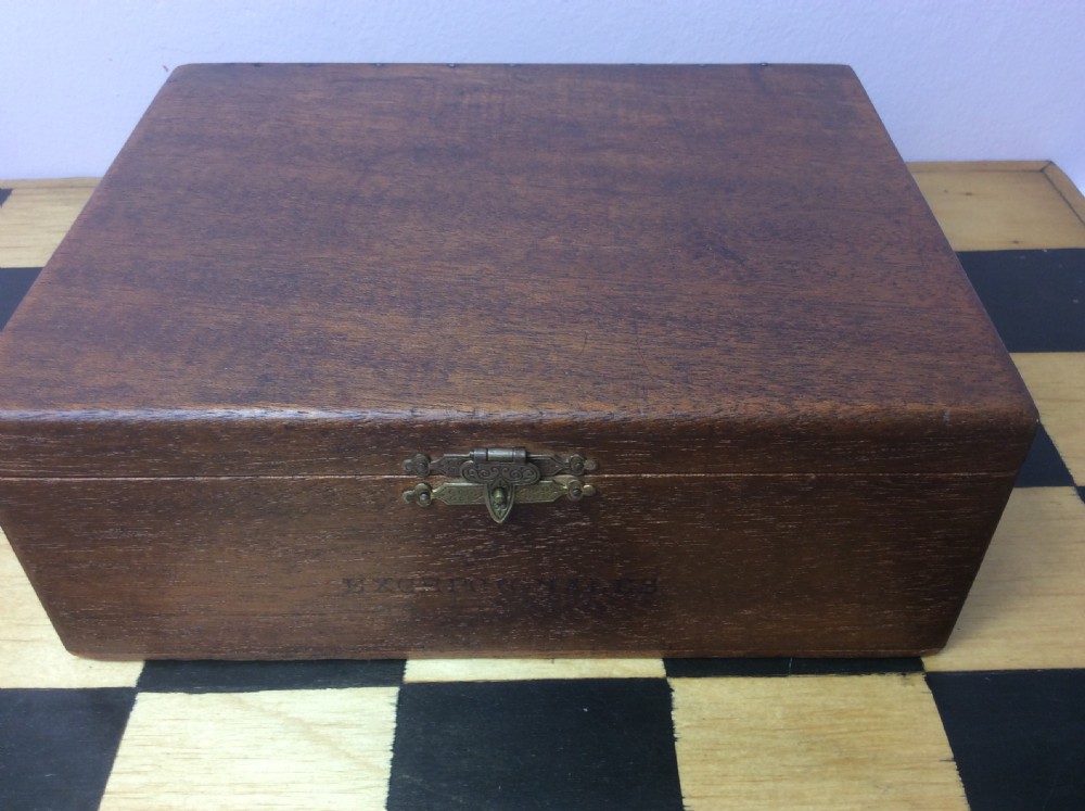 Staunton Style Lead Weighted Box Wood & Ebony Chess Set View VII