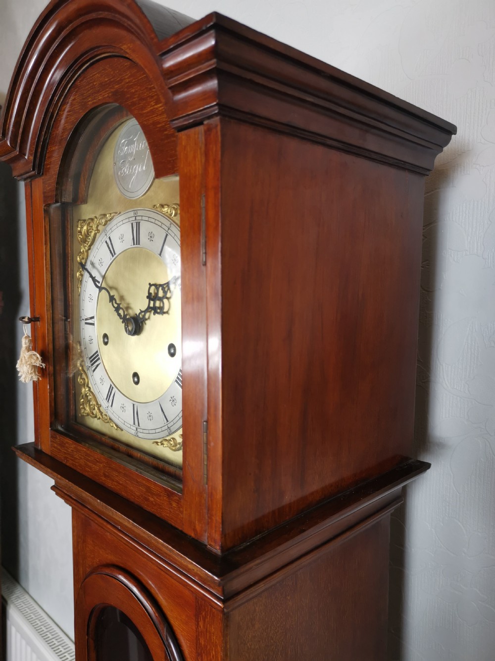 Fine Quality German 1920s Glass Fronted Mahogany Grandmother or Small Grandfather Longcase Clock with Musical Quarter Chimes & Hour Strike.  View III