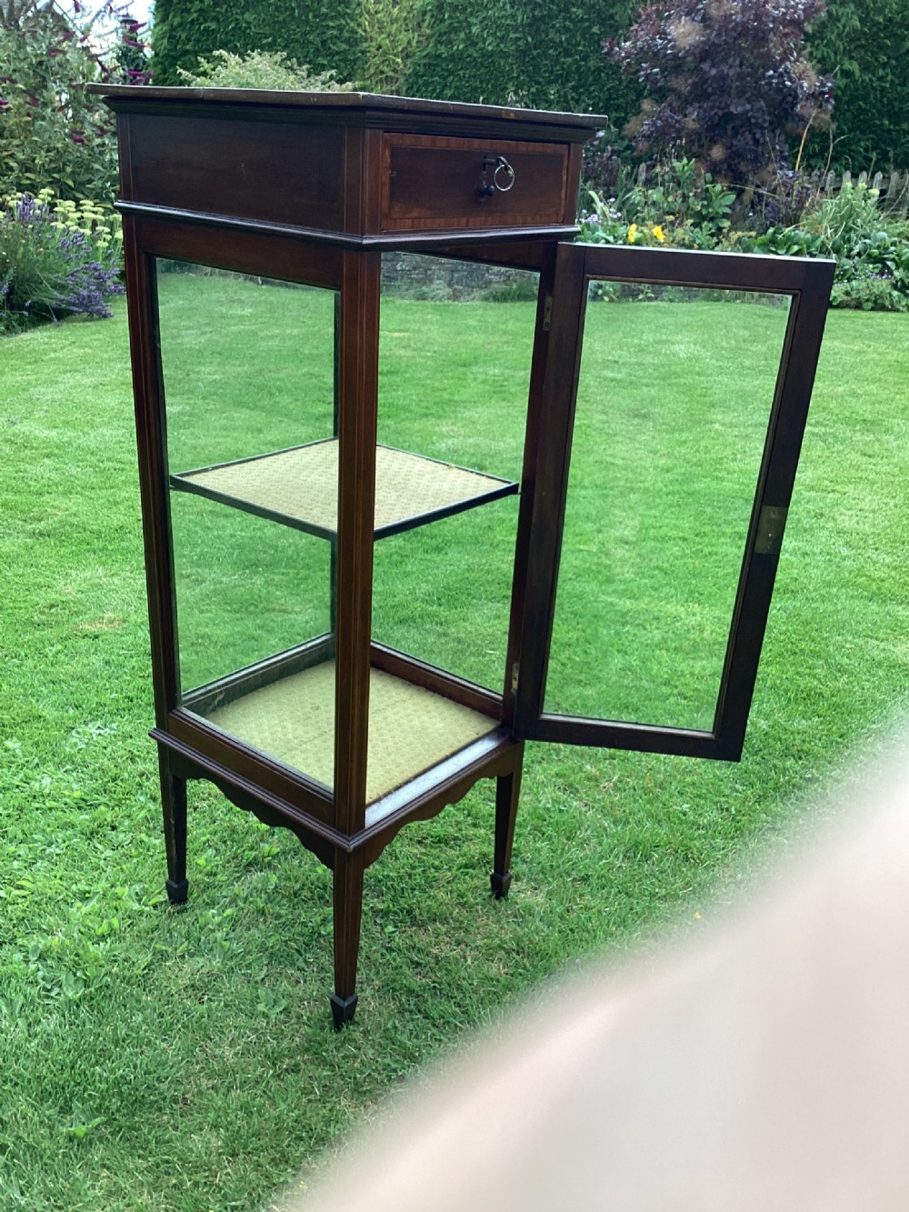 Bijouterie Trophy Pedestal Display Cabinet or Vitrine View XII