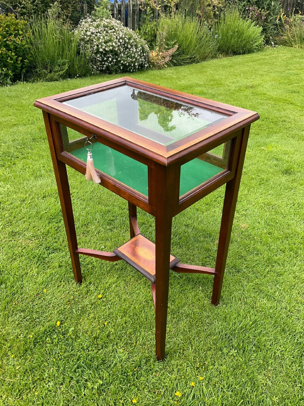 Mahogany bijouterie table