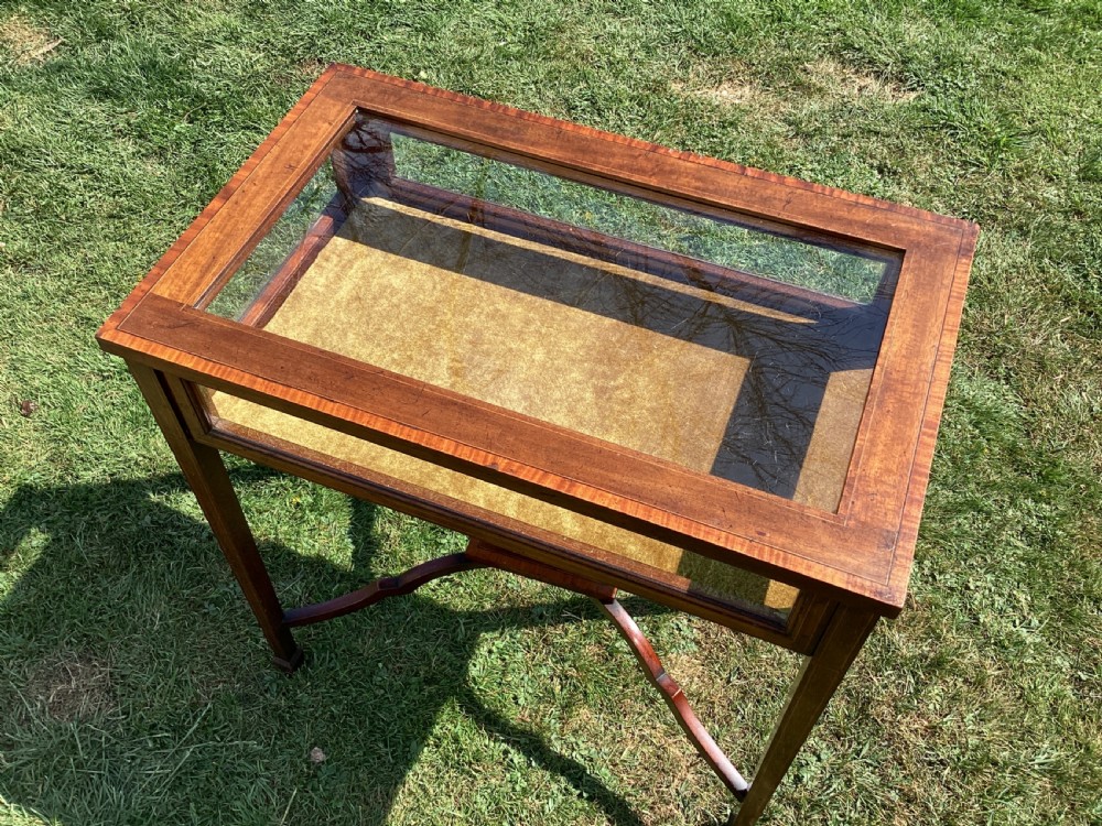 Edwardian inlaid mahogany bijouterie display table vitrine View IV