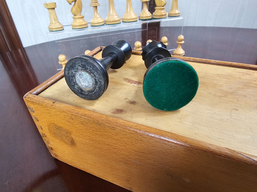 Weighted Staunton Pattern Boxwood & Ebony Chess Set & Box View IX