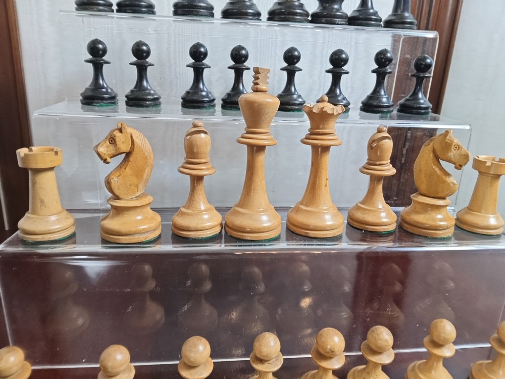 Weighted Staunton Pattern Boxwood & Ebony Chess Set & Box View V