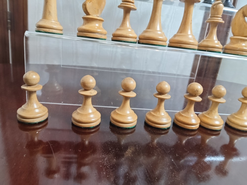 Weighted Staunton Pattern Boxwood & Ebony Chess Set & Box View IV