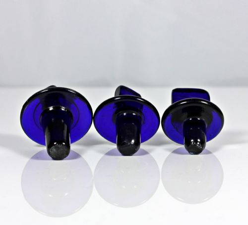 SET OF THREE LATE VICTORIAN BRISTOL BLUE APOTHECARY BOTTLES - ADDITIONAL PHOTO 4