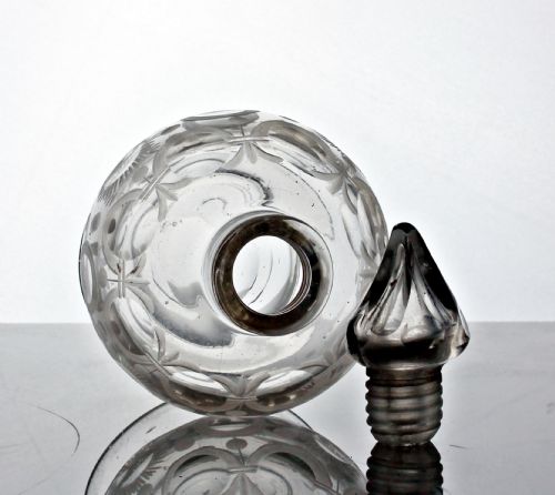 GEORGIAN CONTINENTAL PROBABLY BOHEMIAN SMALL ENGRAVED GLOBULAR DECANTER - ADDITIONAL PHOTO 1