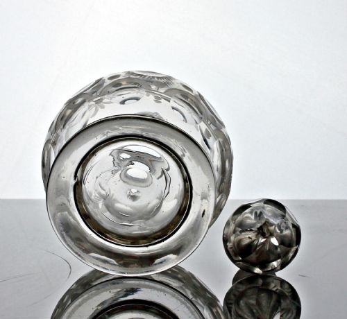 GEORGIAN CONTINENTAL PROBABLY BOHEMIAN SMALL ENGRAVED GLOBULAR DECANTER - ADDITIONAL PHOTO 2