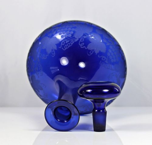 WILLIAM IVVICTORIAN ENGRAVED BRISTOL BLUE MELL DECANTER - ADDITIONAL PHOTO 3