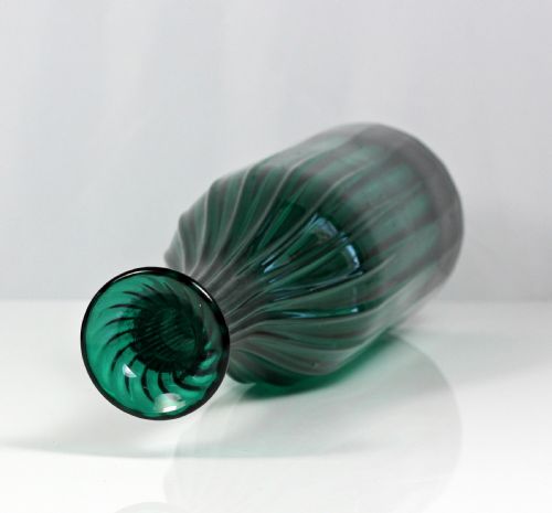 GEORGE IV MOUTHBLOWN RIBMOULDED GLASS SPIRIT BOTTLE GREEN - ADDITIONAL PHOTO 1