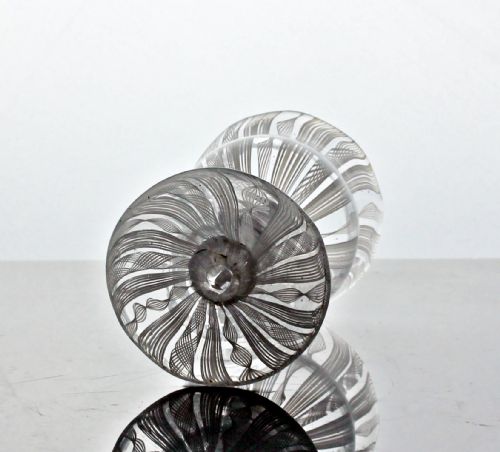 19TH CENTURY VENETIAN LATTICINO STRIPED DRAM GLASS - ADDITIONAL PHOTO 3