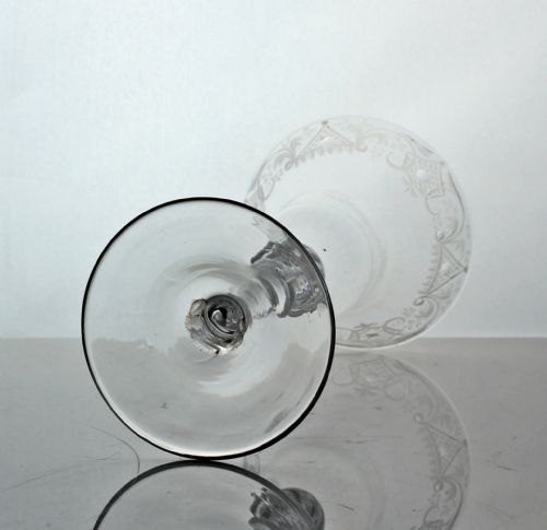 GEORGIAN ENGRAVED NEWCASTLE LIGHT BALUSTER WINE GLASS - ADDITIONAL PHOTO 3