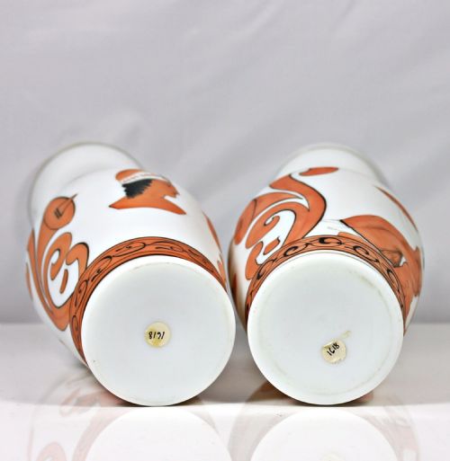 VICTORIAN PAIR OF TALL HARRACH ETRUSCAN VASES - ADDITIONAL PHOTO 4