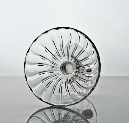 GEORGIAN RIBMOULDED SMALL SWEETMEAT GLASS OR PATCH STAND - ADDITIONAL PHOTO 1