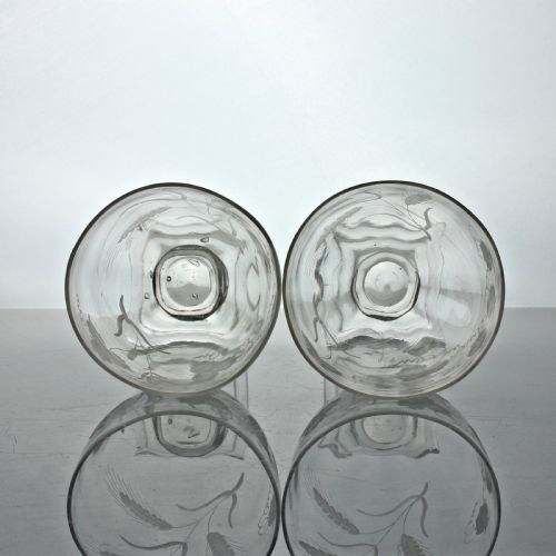 VICTORIAN PAIR OF ENGRAVED SQUARE FOOTED RUMMERS - ADDITIONAL PHOTO 3