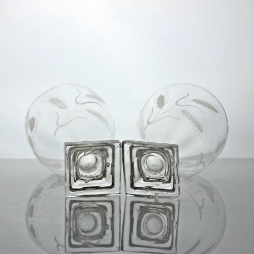 VICTORIAN PAIR OF ENGRAVED SQUARE FOOTED RUMMERS - ADDITIONAL PHOTO 4