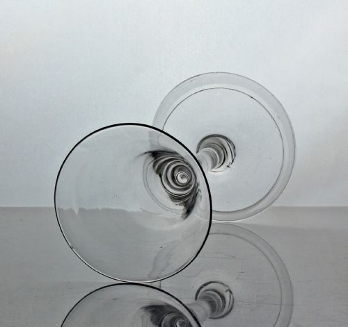 GEORGIAN TRUMPET BOWL PLAIN STEM WINE GLASS AIR TEAR FOLDED FOOT - ADDITIONAL PHOTO 1